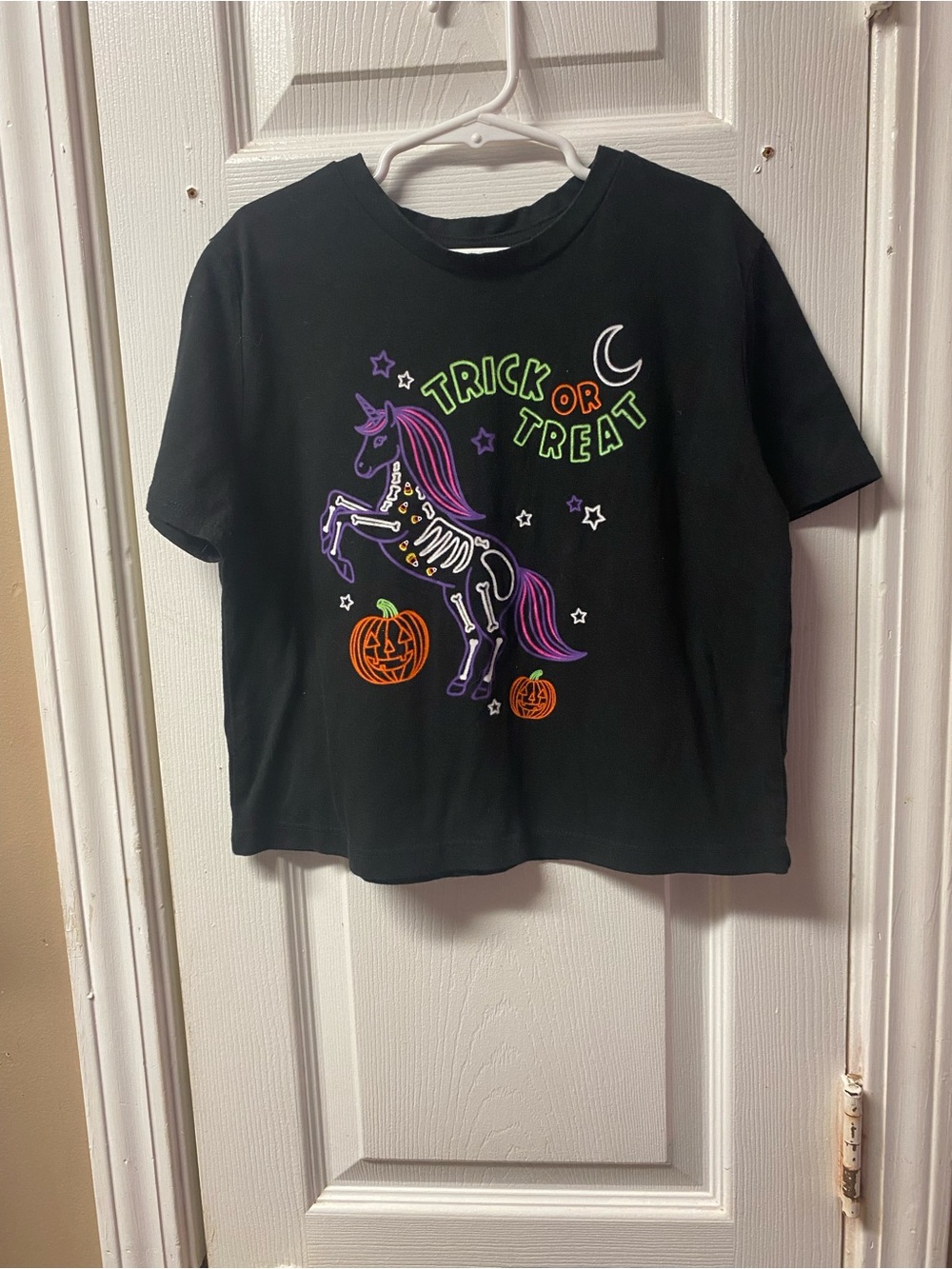 Kids Halloween 'Trick or Treat' Unicorn Tee - Black size 7/8